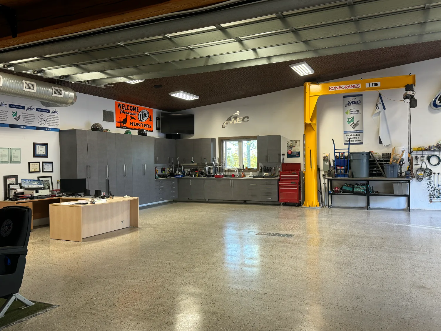 showroom · polished concrete